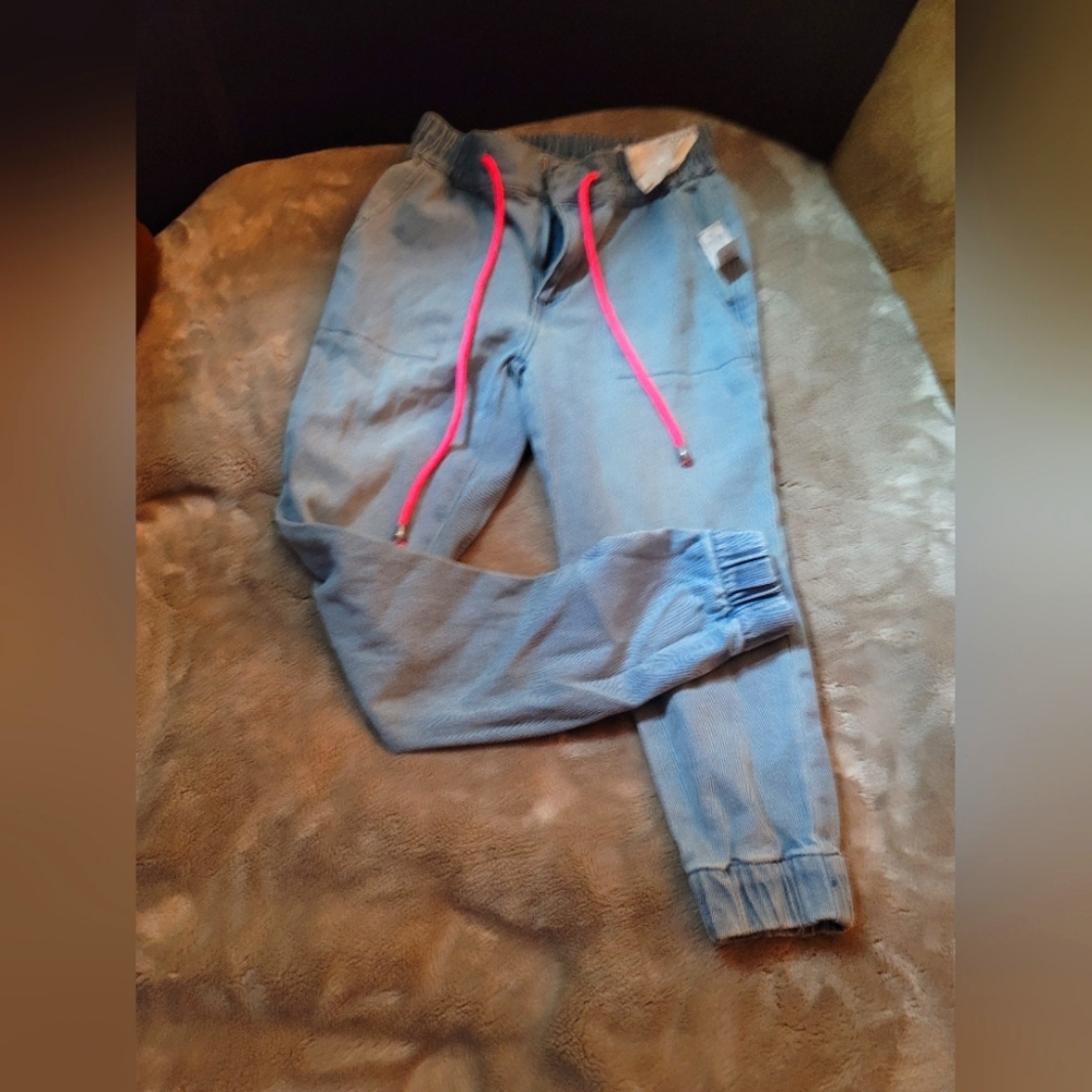 NWT. Arizona jean joggers size XS